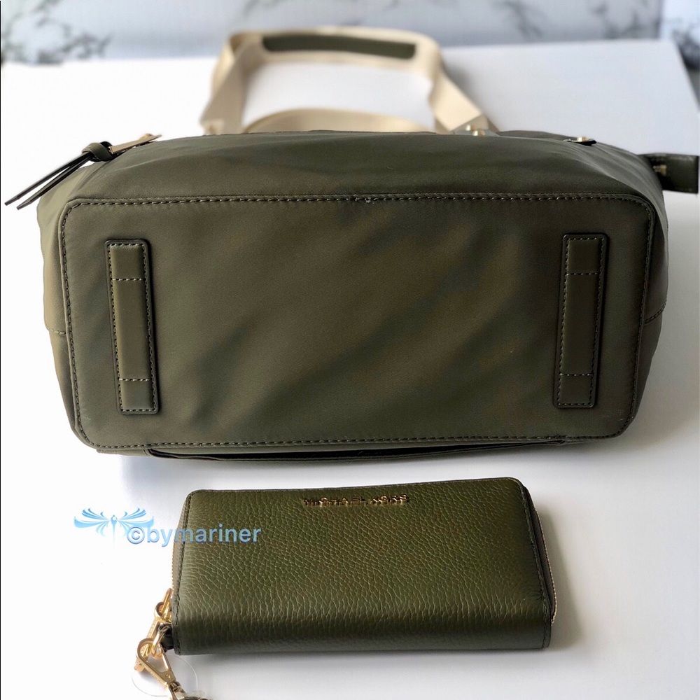 🍀NWT Michael Kors Polly Tote and Wallet Set - Picture 5 of 8